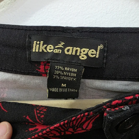 Set Of 2 Womans Cargos Pants with Dragon Design - Picture 5 of 12